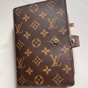 Authentic Louis Vuitton medium ring agenda.